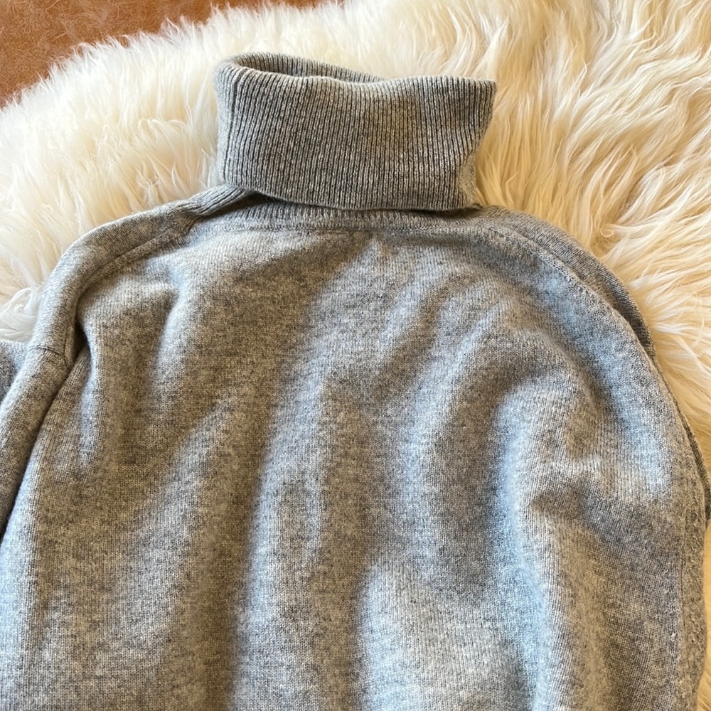 Luxurious 100% Cashmere turtleneck sweater